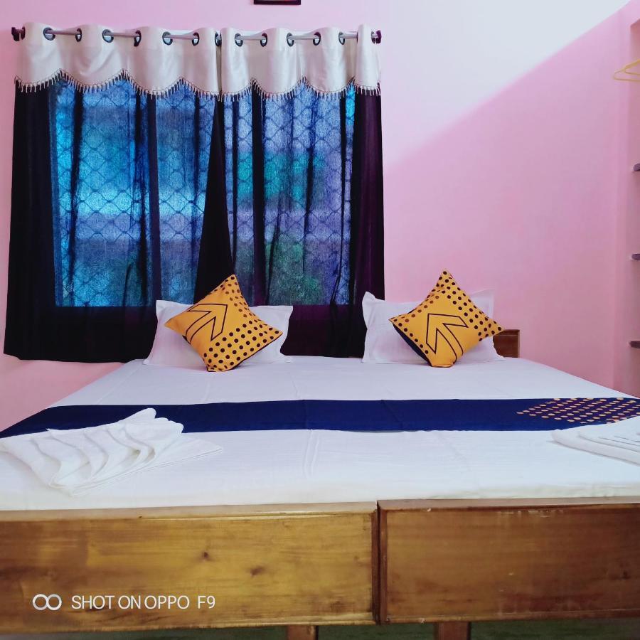 Hotel Gunjan Puri Dış mekan fotoğraf
