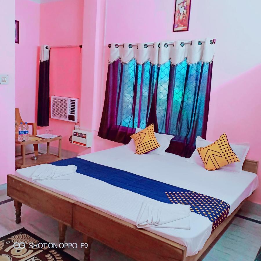 Hotel Gunjan Puri Dış mekan fotoğraf